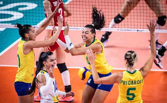 Seleção brasileira feminina de vôlei estreia com vitória sobre a China