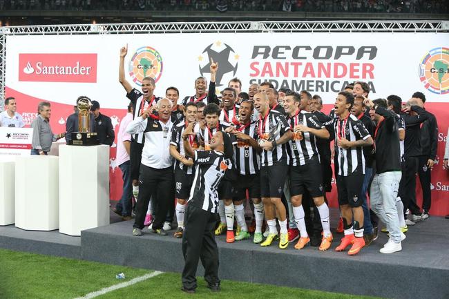 Ronaldinho pode ter feito, contra o Lans, na despedida da Recopa, o seu ltimo jogo pelo Atltico