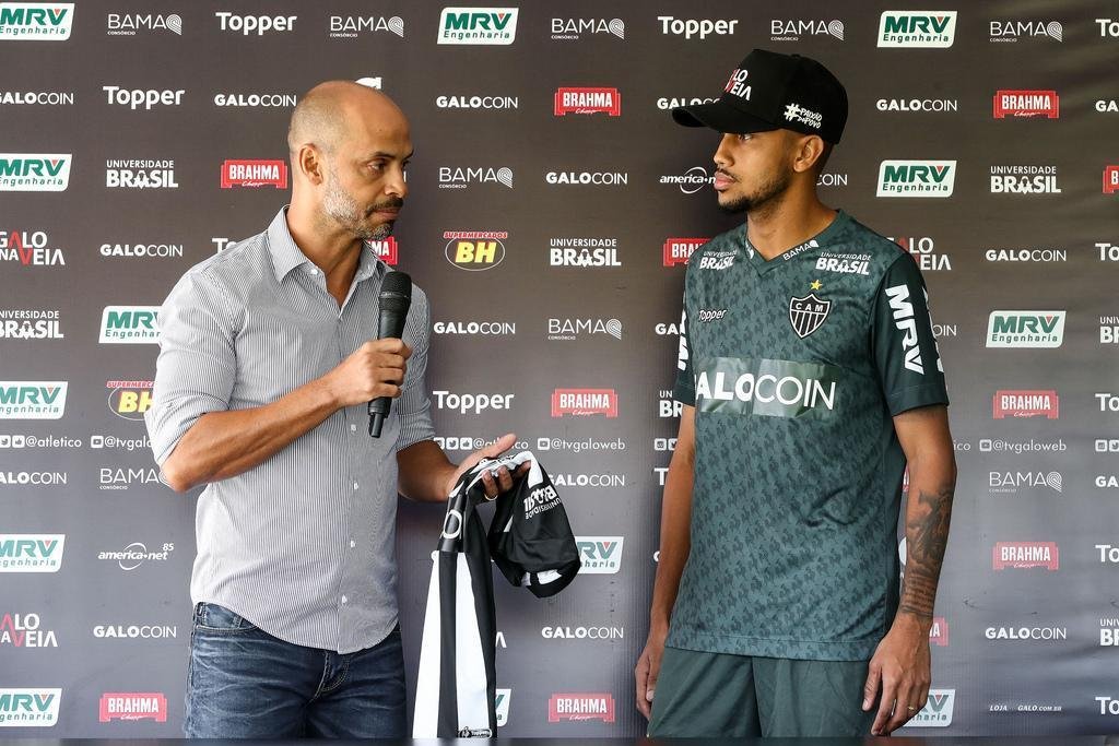 Imagens da apresentao de Jair no Atltico
