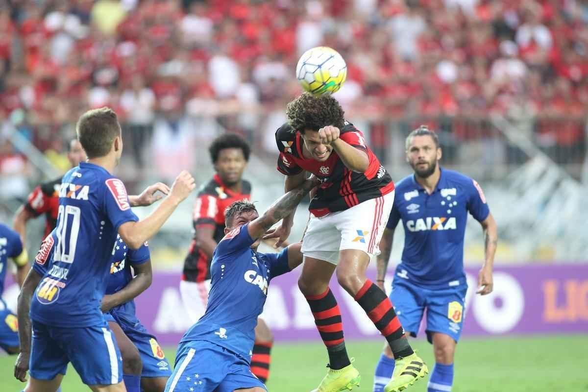 Flamengo e Cruzeiro jogaram em Cariacica-ES pela 27 rodada do Campeonato Brasileiro