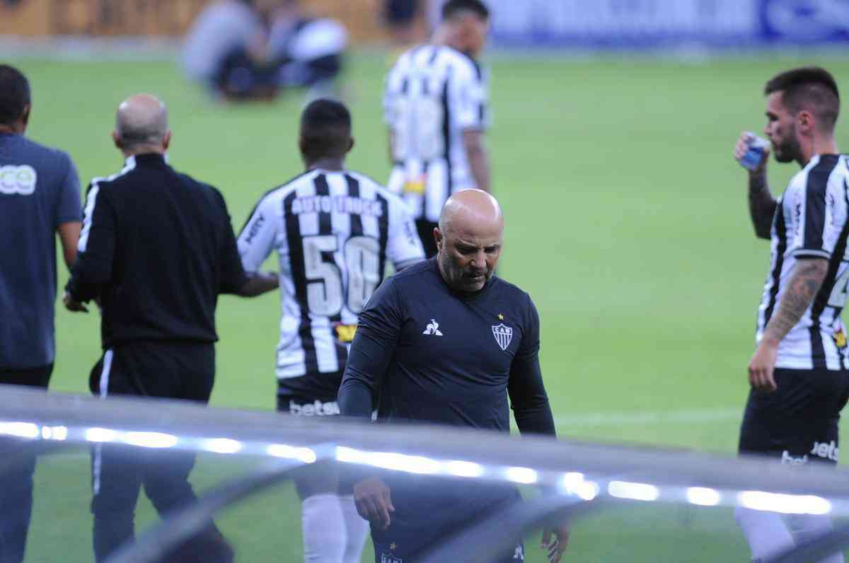 Sampaoli enquanto Corinthians vencia Atltico por 2 a 0 no Mineiro