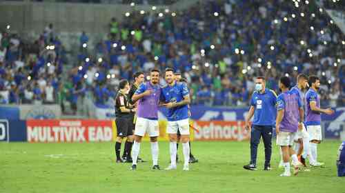 Ariel Cabral chega a 200 jogos no Cruzeiro e se despede com emoção da filha  no Mineirão: Ele merecia, cruzeiro