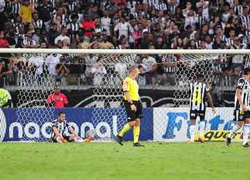 Galo teve gol anulado, perdeu diversas chances e foi golpeado em dois contra-ataques pelo time carioca, que entra de vez na briga pela vaga