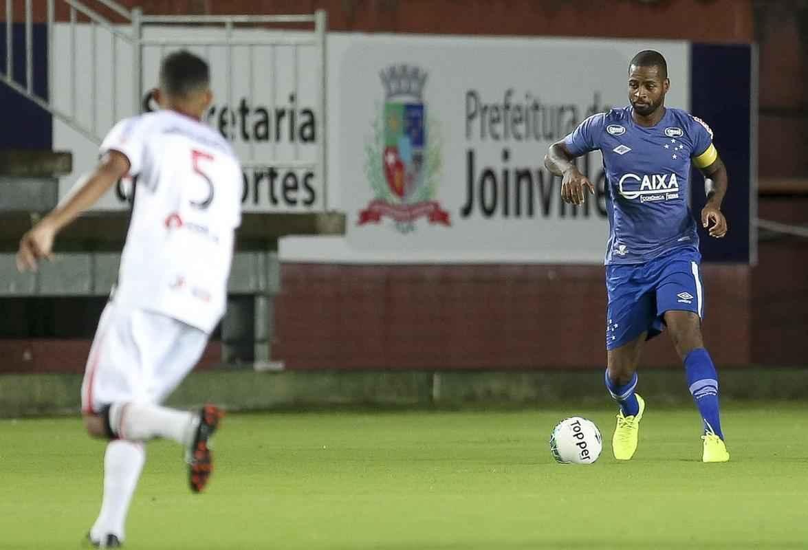 Imagens do jogo entre Joinville e Cruzeiro, pela Primeira Liga, em Santa Catarina