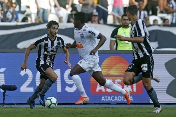 Fotos da vitória do Botafogo sobre o Atlético, por 2 a 1, no Engenhão, pela 18ª rodada do Brasileiro