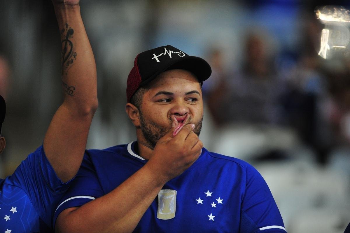 Reaes da torcida do Cruzeiro na partida contra o Ava, no Mineiro, pela 33 rodada do Campeonato Brasileiro