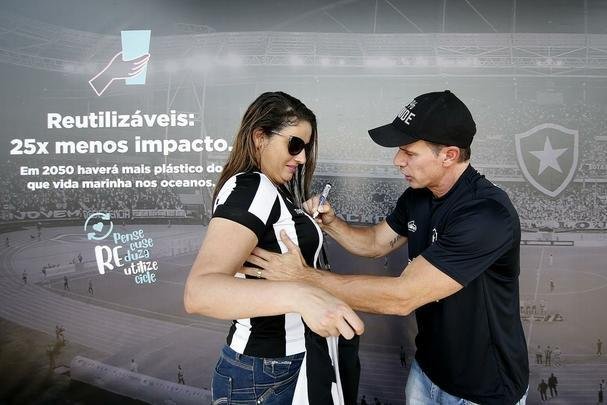 Fotos da vitória do Botafogo sobre o Atlético, por 2 a 1, no Engenhão, pela 18ª rodada do Brasileiro