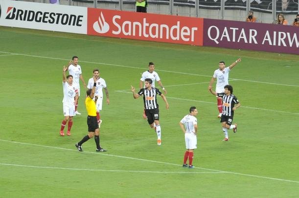 Fotos do duelo entre Atltico e Cerro Porteo, no Mineiro, pelo Grupo E da Copa Libertadores