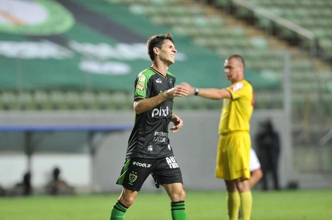 Fotos do jogo entre Amrica e Atltico-GO, no Independncia, em BH, pela 33 rodada do Campeonato Brasileiro de 2021