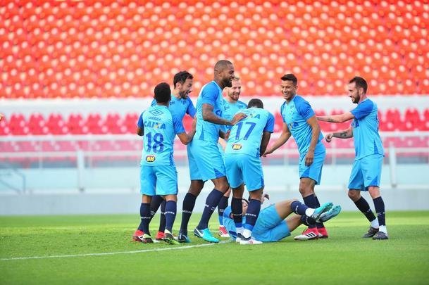 Fotos do treino do Cruzeiro no estdio Libertadores de Amrica, casa do Independiente, em Avellaneda. Time celeste fechou preparao para o jogo contra o Racing, s 21h30 desta tera-feira, no El Cilindro, pela primeira rodada do Grupo 5 da Copa Libertadores (Ramon Lisboa/EM D.A Press)