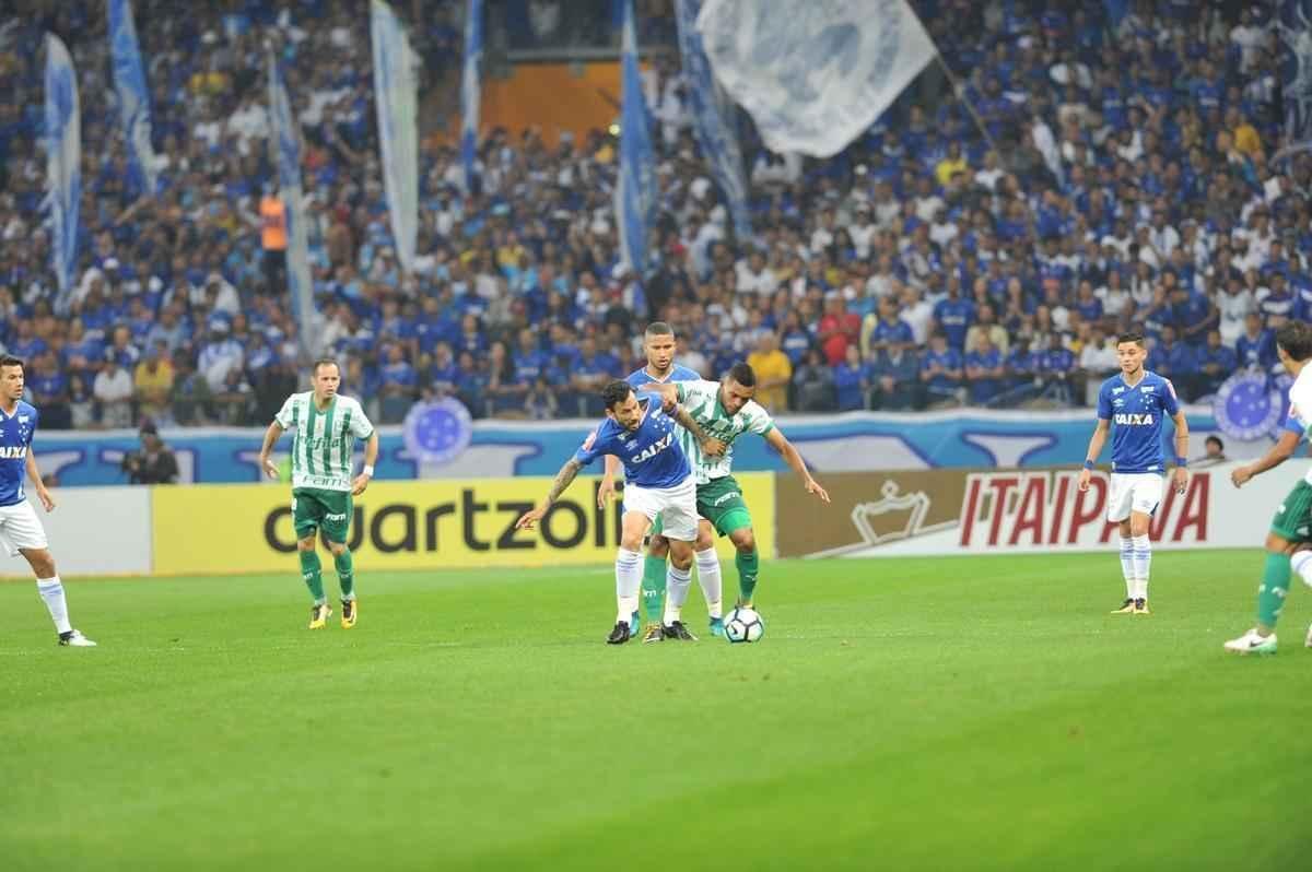 Imagens do jogo entre Cruzeiro e Palmeiras, pelas quartas de final da Copa do Brasil, no Mineiro