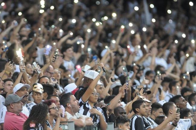 4 Atltico 1 x 2 Corinthians, em 24/7, no Mineiro, pelo Brasileiro - Renda bruta de R$ 2.202.874,99