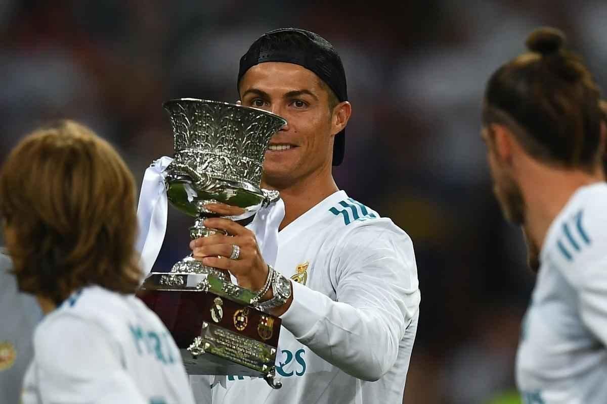 Jogadores do Real Madrid comemoram ttulo da Supercopa da Espanha sobre o Barcelona