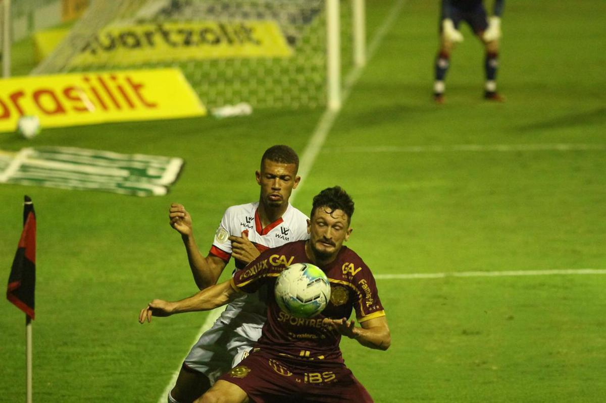 Equipes se enfrentaram no fechamento da rodada nesta segunda-feira na Ilha do Retiro