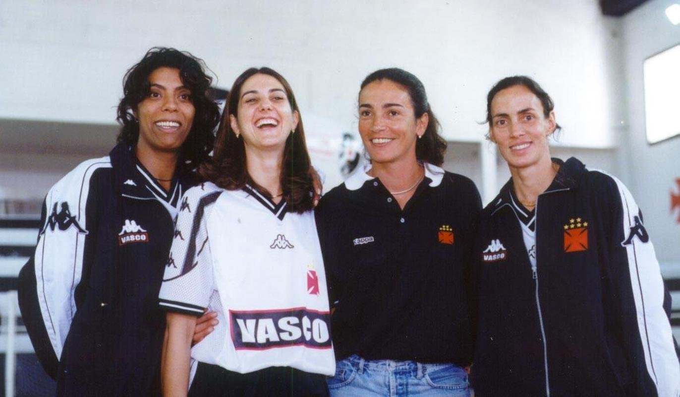 Jogadoras do time feminino de vlei do Vasco no ano 2000: Mrcia Fu, Fernanda Venturini, Isabel, e Ida

