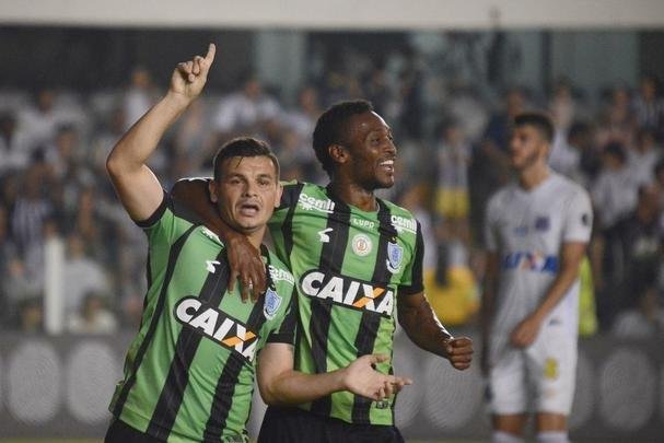 Imagens do jogo entre Santos e Amrica