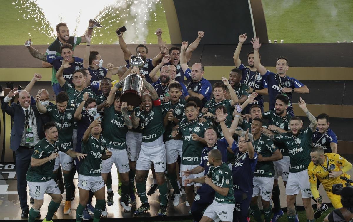 Festa do Palmeiras no Maracanã com a conquista do bicampeonato da Copa Libertadores sobre o Santos. Verdão venceu a decisão por 1 a 0 com gol do atacante Breno Lopes aos 53 do segundo tempo (AFP / Mauro Pimentel / Ricardo Moraes / Silvia Izquierdo)