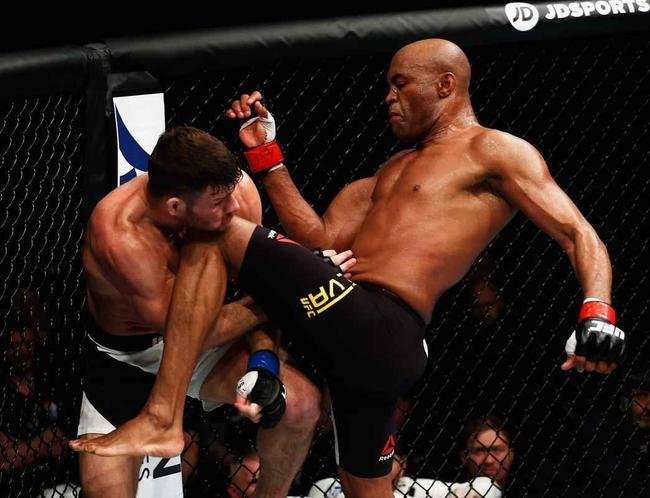 Spider voltou ao UFC com rev�s. Brasileiro chegou a derrubar Bisping com uma joelhada, achou que tinha vencido por nocaute, mas round havia encerrado. No fim, brasileiro acabou perdendo luta por pontos 