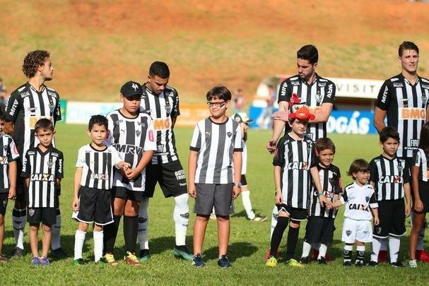 Torcedores do Atlético na partida contra o Patrocinense, no Estádio Pedro Alves do Nascimento, em Patrocínio, pelo Campeonato Mineiro