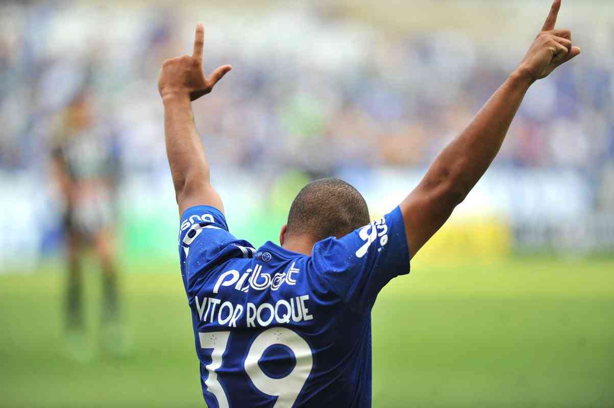 Vitor Roque marcou o segundo gol do Cruzeiro sobre o Athletic, no Mineirão, no jogo de volta da semifinal do Mineiro