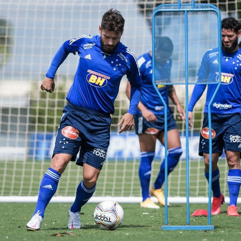 Fotos do primeiro treino de Rafael Sobis na volta ao Cruzeiro, nesta segunda