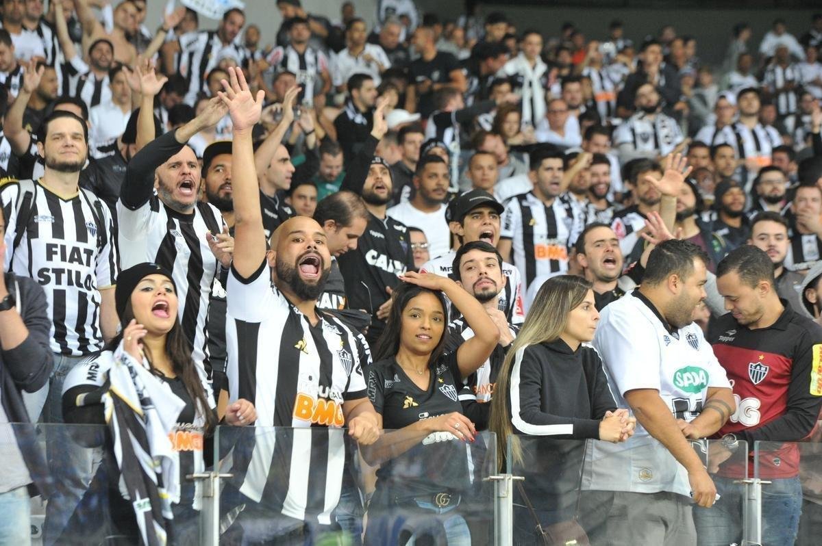 Torcedores do Atltico lotam as arquibancadas do Mineiro para acompanhar a partida vlida pelas quartas de final da Copa do Brasil