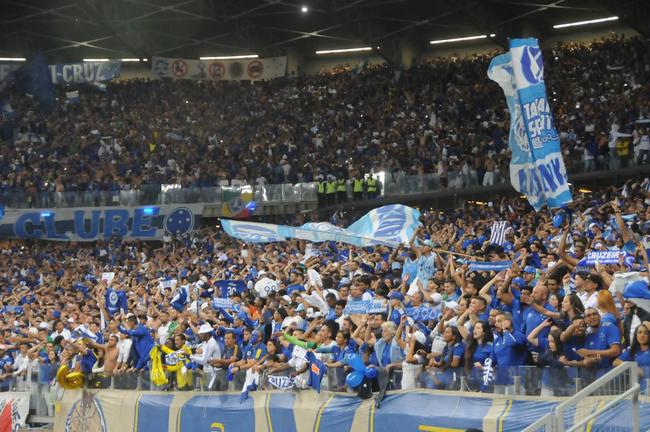 Fotos da torcida do Cruzeiro na derrota para o Fluminense no Mineiro; mesmo com eliminao, time recebeu grande apoio ao fim da partida
