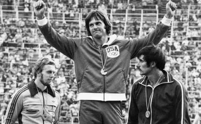 Foto tirada durante os Jogos Olmpicos de 1976, em Montreal, mostra atletas do decatlo de trs potncias olmpicas: EUA (Bruce Jenner, ouro, ao centro), Alemanha Ocidental (Guido Kratschmer, prata,  esquerda) e Unio Sovitica (Nikolay Avilov, bronze,  direita)