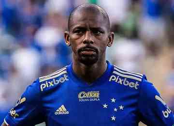 De acordo com o clube, o atleta "iniciou, de maneira imediata, a recuperação no Departamento de Saúde do Cruzeiro"; Raposa não divulgou o tempo de recuperação 