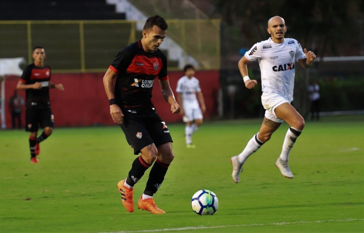 Vitória derrotou Atlético por 1 a 0, no Barradão, com gol de Léo Ceará