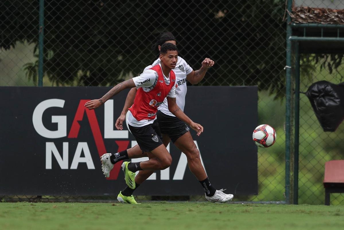 Fotos do treino do Atltico neste sbado, o ltimo de Victor no clube