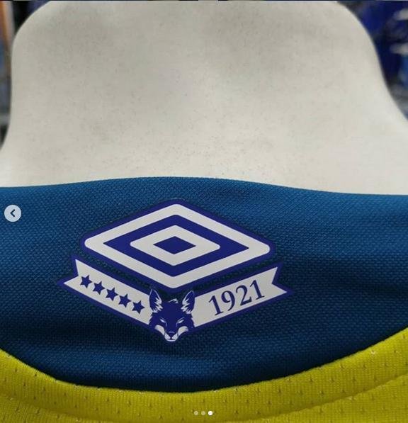 Detalhe da camisa de goleiro 2019 divulgada pelas lojas da rede Official Store