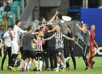 Políticos foram às redes sociais comemorar a vitória; enquanto isso, João Leite, ídolo do Galo e hoje deputado estadual, se derrete pela Massa