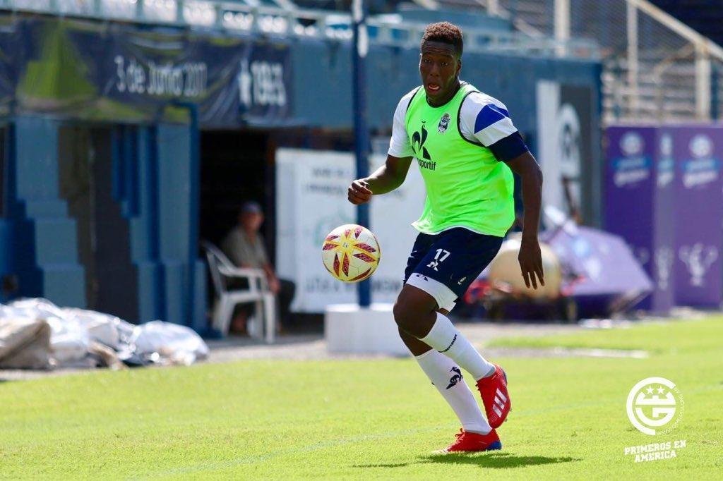 Uniforme do Gimnasia La Plata, da Argentina