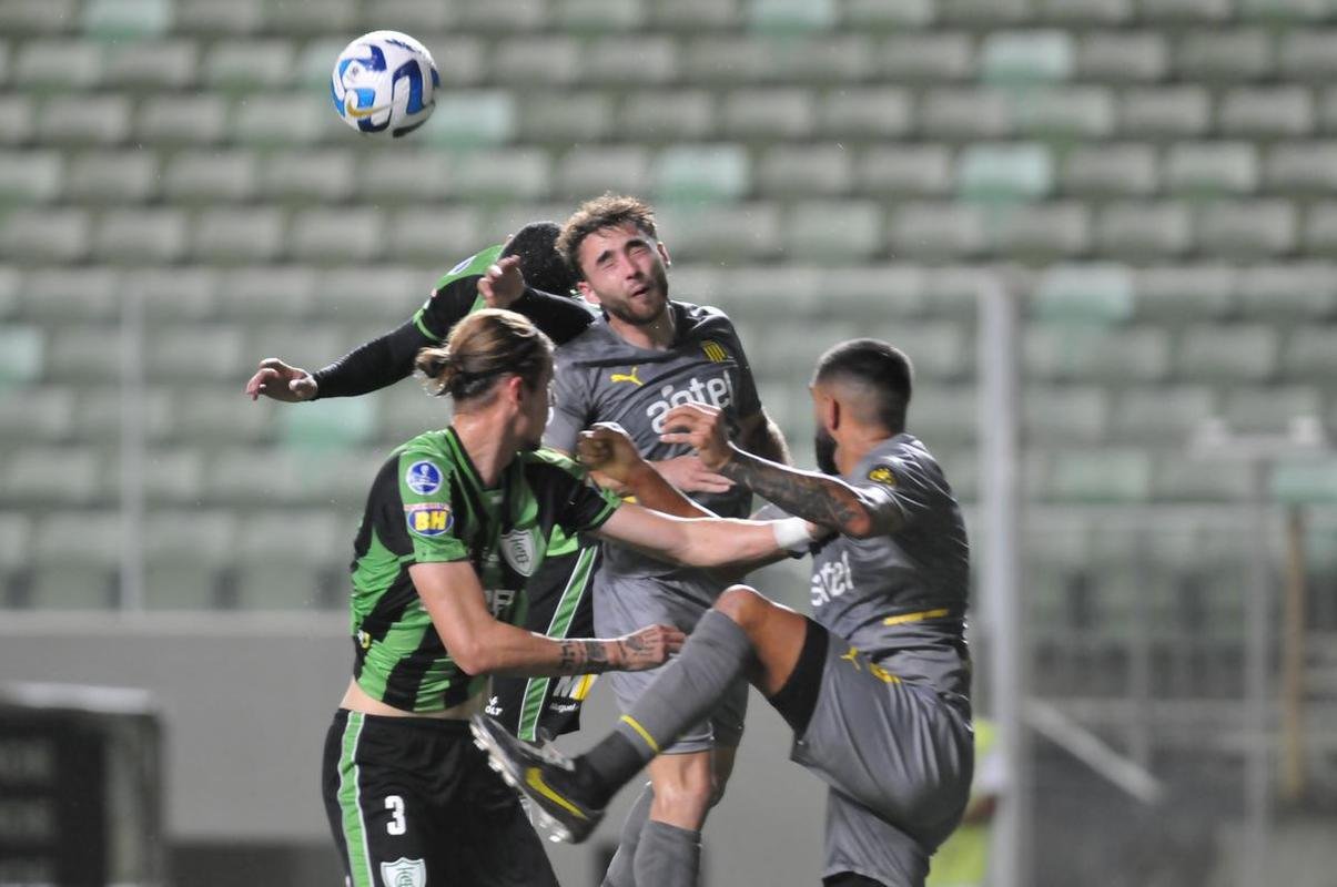 Fotos de Amrica x Pearol pela Sul-Americana, no Independncia