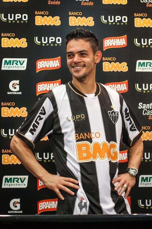 Josu foi contratado pelo Atltico em 2013, trs anos aps integrar a Seleo Brasileira comandada pelo tcnico Dunga na Copa do Mundo de 2010, na frica do Sul.