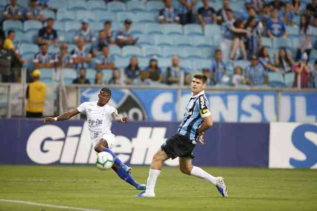 Right back Orejuela for Cruzeiro, in 2019