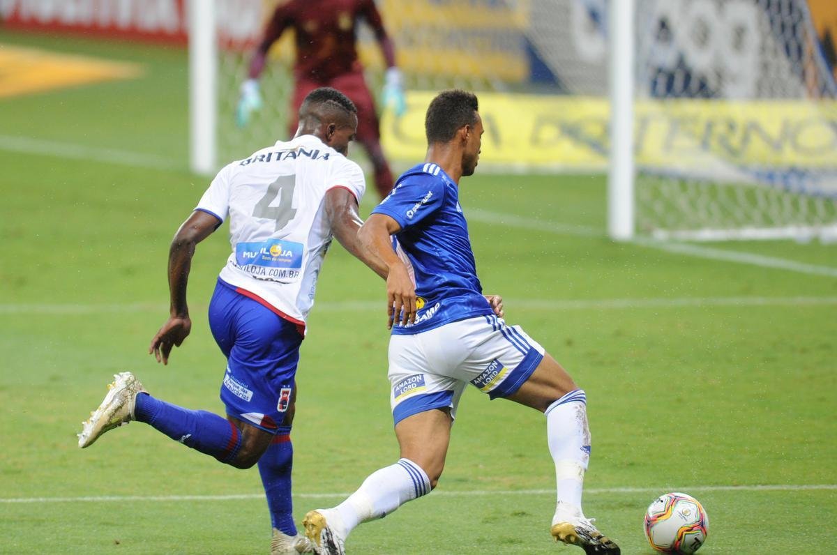 Fotos do jogo entre Cruzeiro e Paran Clube, no Mineiro, em Belo Horizonte, pela 19 rodada da Srie B do Campeonato Brasileiro