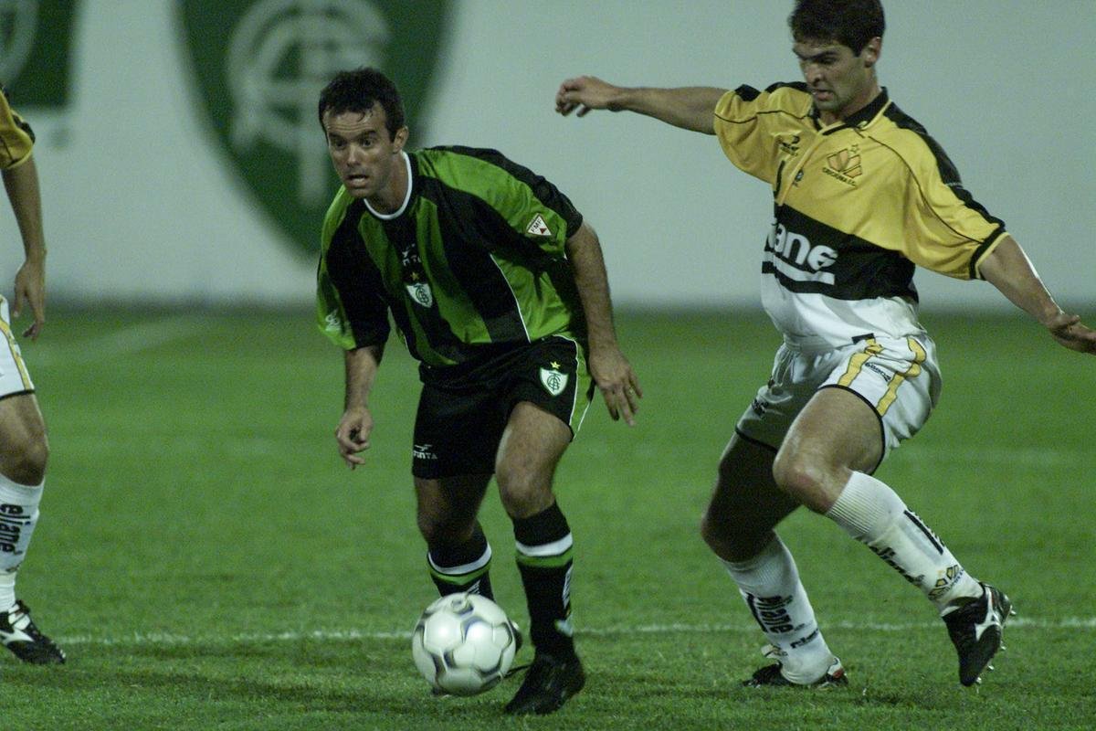 2002: 1 vitria, 3 derrotas, 25% de aproveitamento - 1 rodada: Amrica 3 x 1 Cricima; 2 rodada: Ava 2 x 1 Amrica; 3 rodada: Vila Nova 2 x 0 Amrica; 4 rodada: Amrica 0 x 1 Anapolina