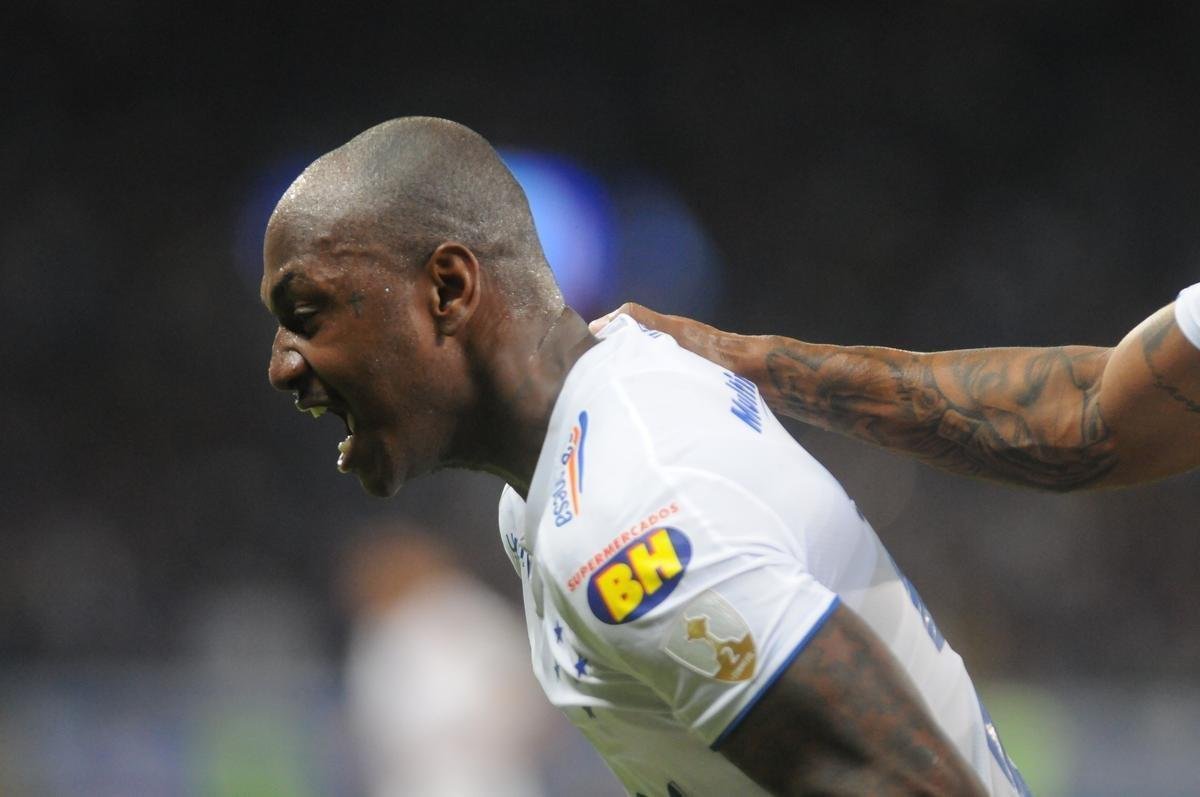 Equipes se enfrentaram pela sexta rodada do Grupo B da Copa Libertadores