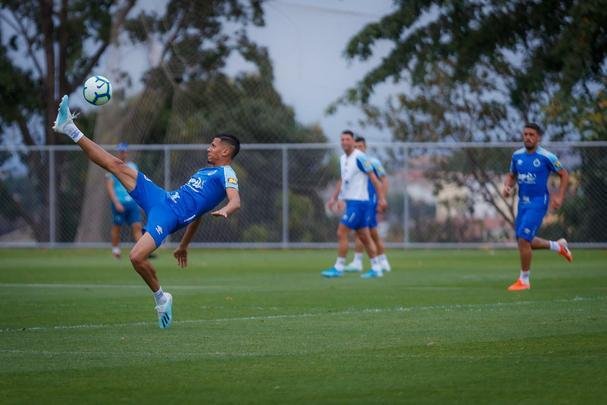 Treino do Cruzeiro nesta segunda-feira, na Toca da Raposa II. Time de Rogrio Ceni enfrenta o Cear na quarta-feira, s 19h30, no Castelo, em Fortaleza, pela 21 rodada do Campeonato Brasileiro