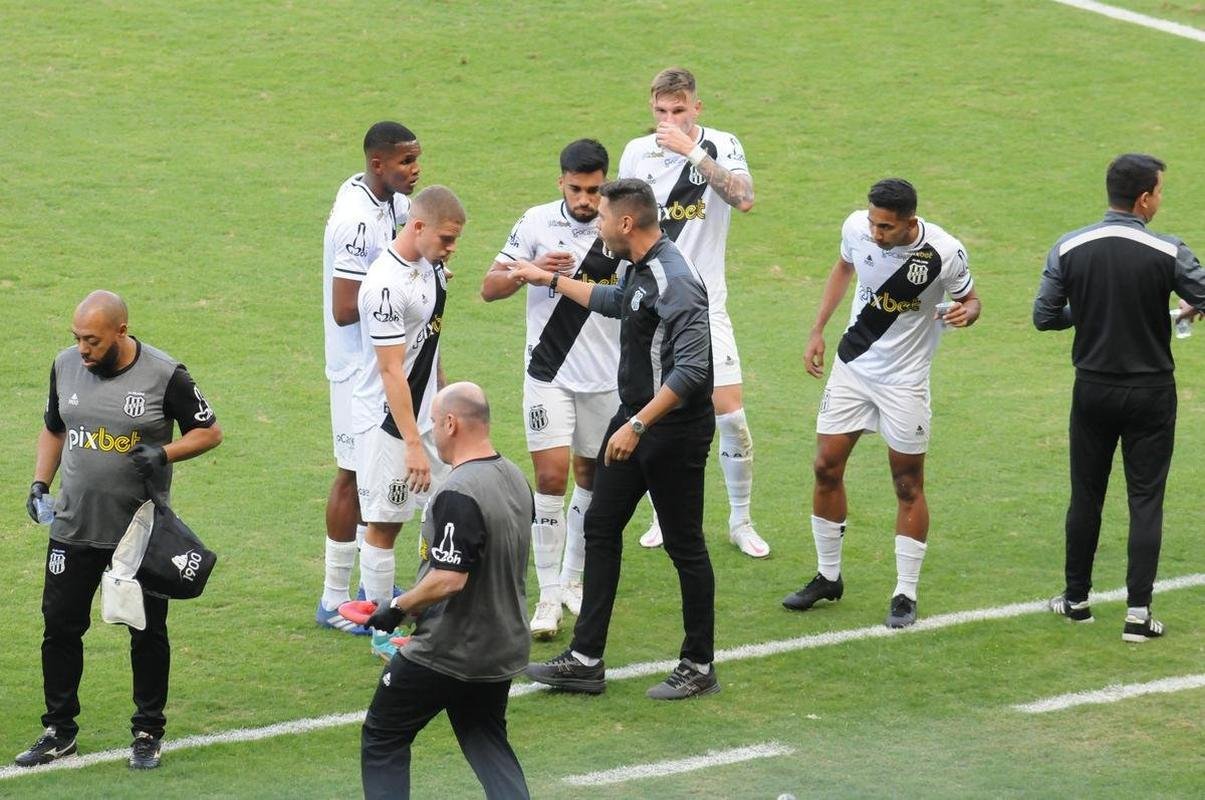 Fotos do jogo entre Cruzeiro e Ponte Preta, no Mineiro, em Belo Horizonte, pela 13 rodada da Srie B do Brasileiro