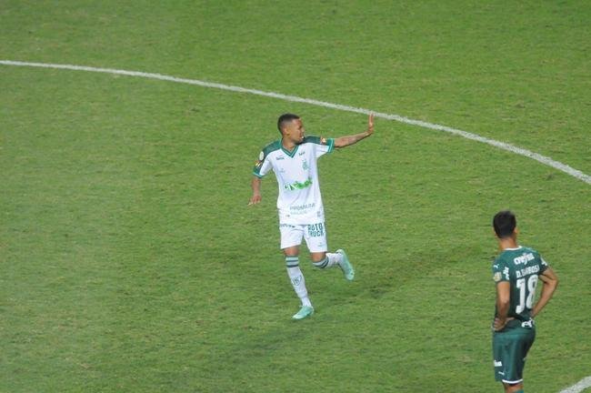 Ademir, de pnalti, sacramentou a virada do Amrica sobre o Palmeiras no Independncia