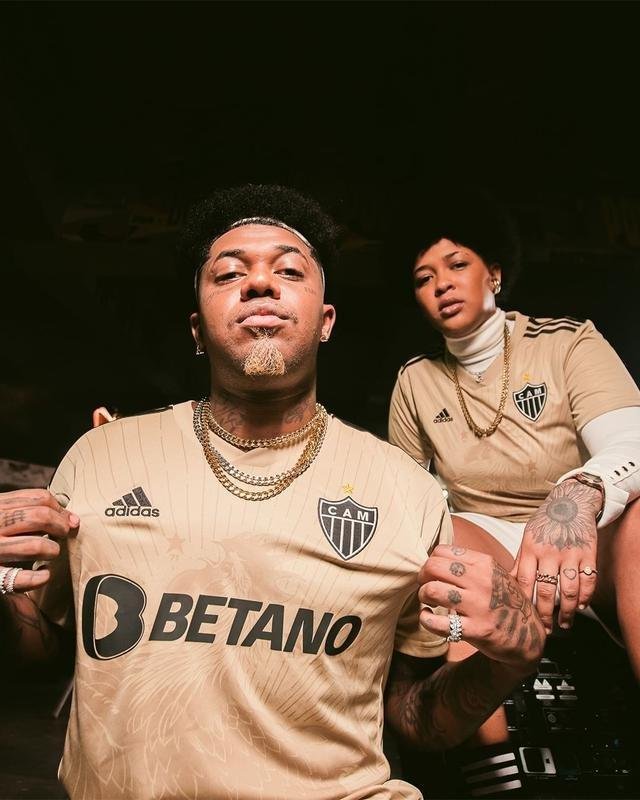 Imagens da camisa dourada