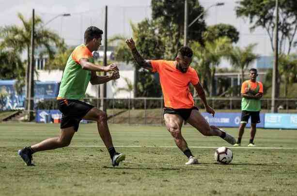 Imagens do treinamento do Zamora na Toca da Raposa 2