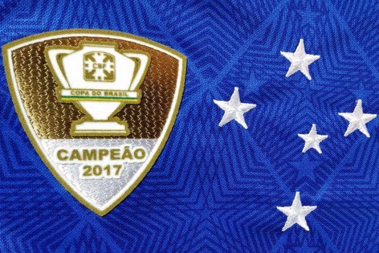 Cruzeiro voltar a utilizar patch de campeo em sua camisa, aps dois anos sem ttulos nacionais