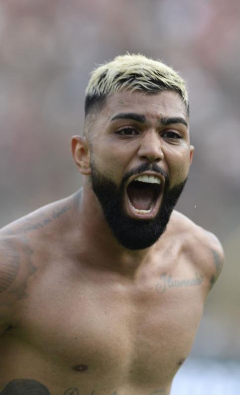 Festa de Gabigol aps garantir ttulo do Flamengo