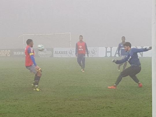 Cruzeiro realizou atividade sob muita neblina em Chapecó-SC, nesta quarta-feira, antes de compromisso contra a Chapecoense