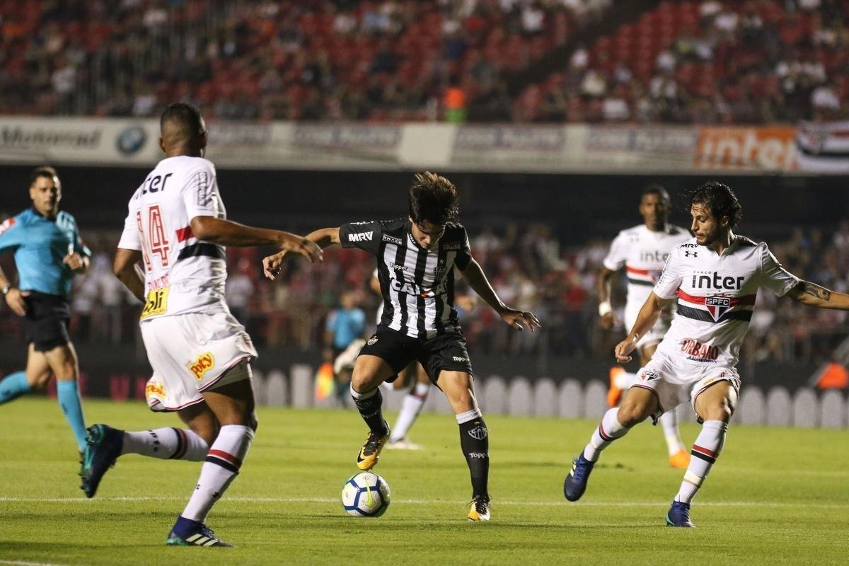 Atlético saiu atrás, conseguiu virada com Róger Guedes e Ricardo Oliveira, mas cedeu empate no Morumbi