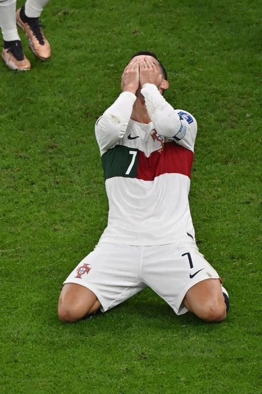 Cristiano Ronaldo chorou muito ao deixar o gramado aps a eliminao de Portugal diante de Marrocos